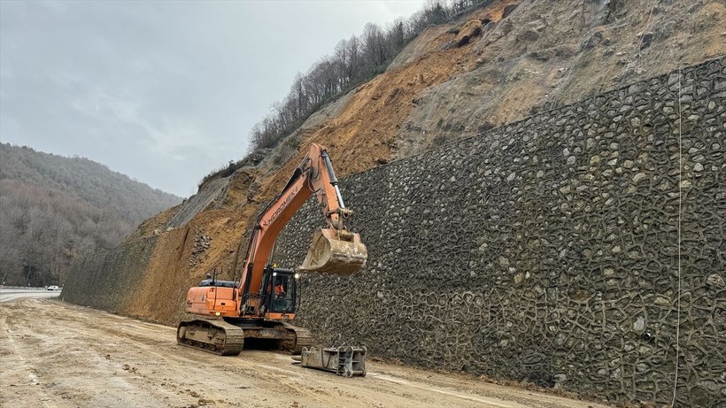 Zonguldak-Ankara kara yolunda meydana gelen heyelan sonrası çalışmalar devam ediyor - Resim: 9