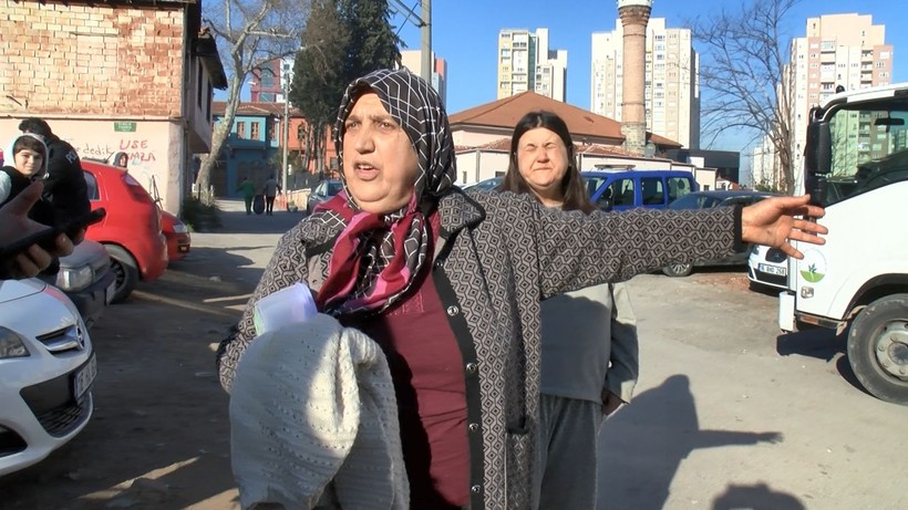 Bursa'da 2 katlı evinden 1 kamyon çöp çıkan kadının tepkisi şaşırttı! "Her şeyimi alıyorsunuz" - Resim: 2