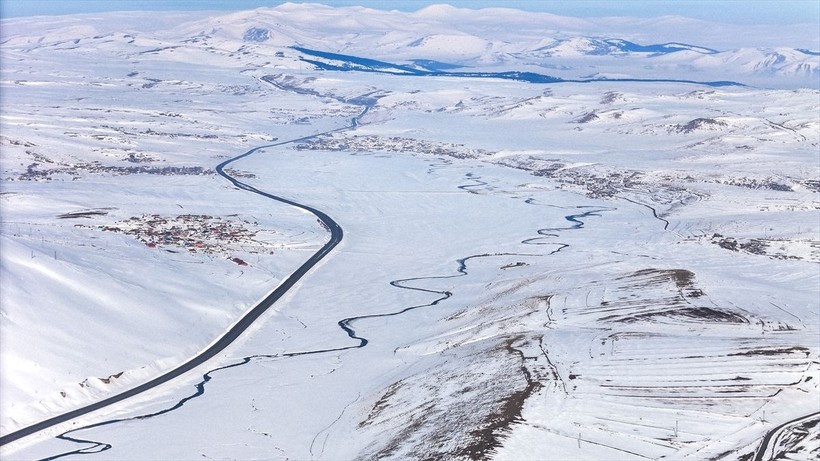 Kars ve Ardahan sınırları arasında bulunan Ölçek Deresi her mevsim farklı bir güzelliğe bürünüyor - Resim: 14