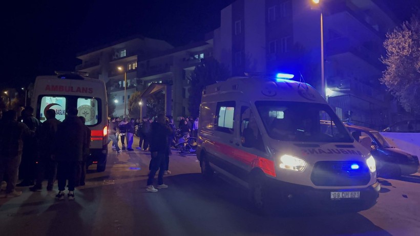 Kuşadası'nda motosikletlerin kafaya kafaya çarpıştığı anlar kamerada - Resim: 3