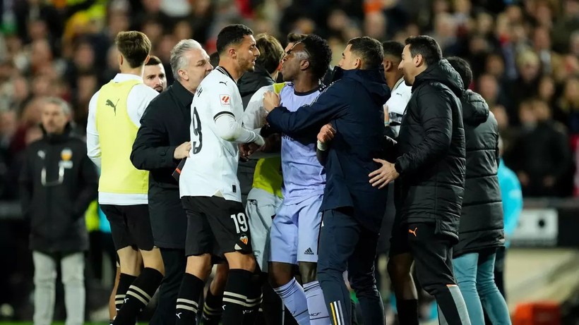 La Liga'da Real Madrid'in oynadığı maça skandal hakem kararı damga vurdu - Resim : 1