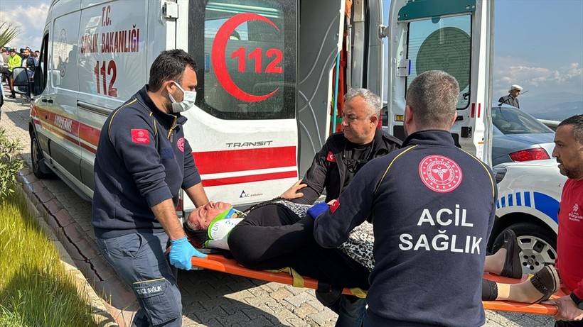 Aydın'ın Efeler ilçesinde halk otobüsünün devrilmesi sonucu 28 kişi yaralandı - Resim: 6