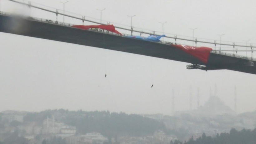 Türk kadınları 'Kadınlar Günü'nü kutluyor! 15 Temmuz Köprüsü'nden halatlarla botlara indiler - Resim: 10