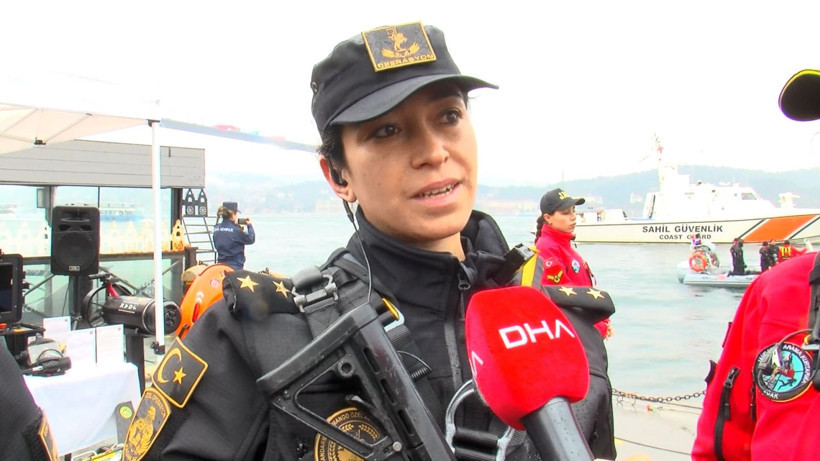 Türk kadınları 'Kadınlar Günü'nü kutluyor! 15 Temmuz Köprüsü'nden halatlarla botlara indiler - Resim: 6