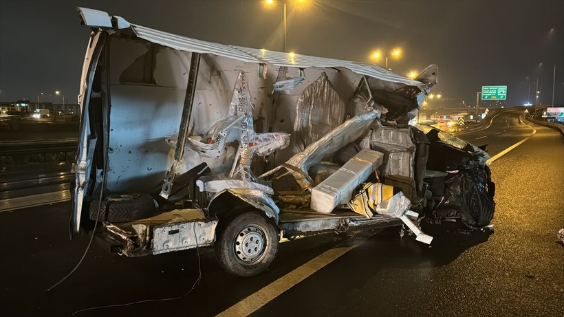 Kocaeli'de 3 aracın birbirine girdiği kazada 1 kişi yaralandı - Resim: 1