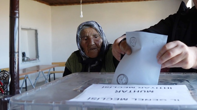 Türkiye'nin en yaşlı seçmeni 117 yaşındaki Arzu nine oldu - Resim: 5