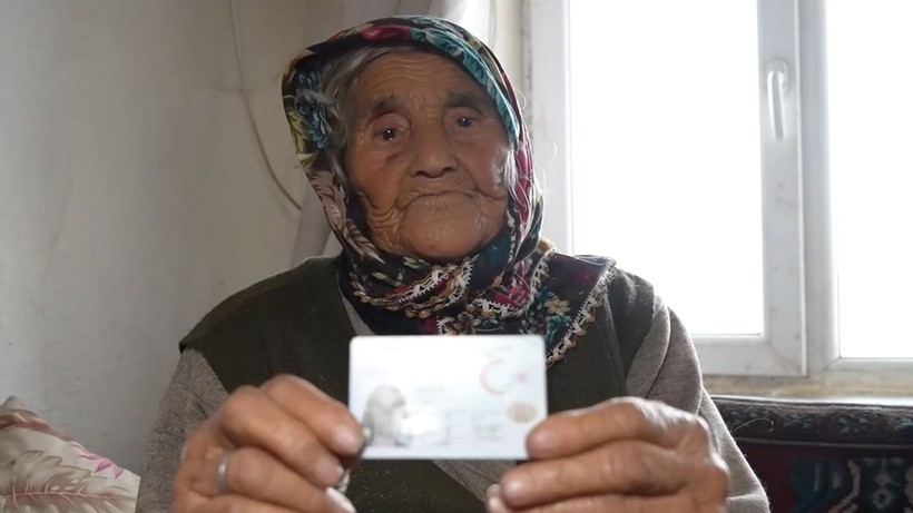 Türkiye'nin en yaşlı seçmeni 117 yaşındaki Arzu nine oldu - Resim: 4