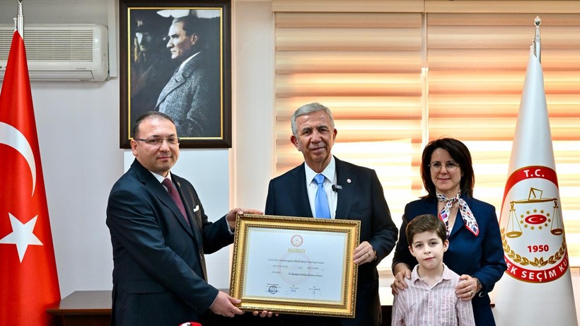 Mansur Yavaş, mazbatasını aldı - Resim : 3