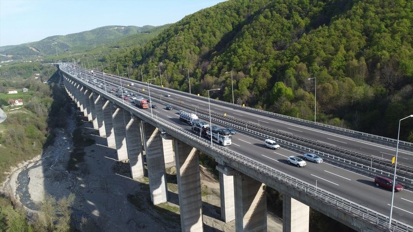 İstanbul'dan göç sürüyor! Bolu, Düzce ve Sakarya... Anadolu Otoyolu'nda 9 günlük tatil yoğunluğu - Resim: 7