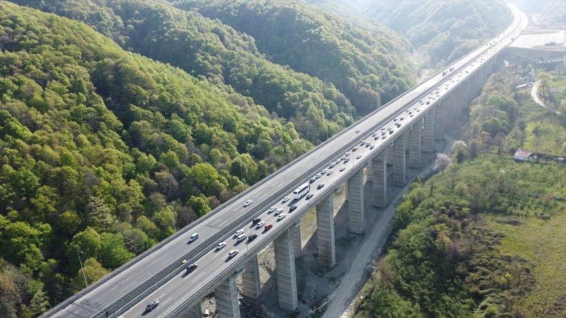 İstanbul'dan göç sürüyor! Bolu, Düzce ve Sakarya... Anadolu Otoyolu'nda 9 günlük tatil yoğunluğu - Resim: 8