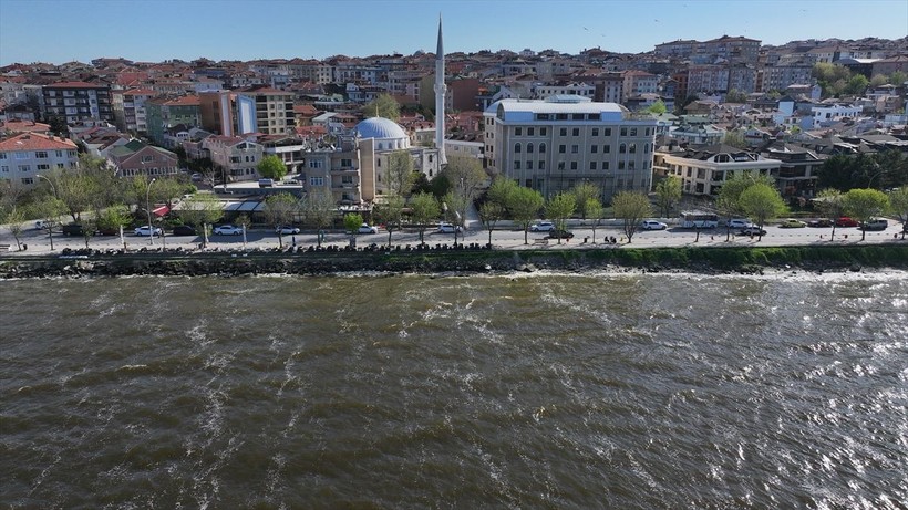 Küçükçekmece Gölü'nün kıyı kesimlerinde suyun rengi değişti: Lağım fareleri görüldü - Resim: 11