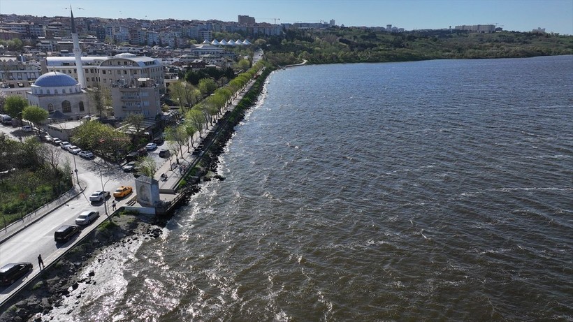 Küçükçekmece Gölü'nün kıyı kesimlerinde suyun rengi değişti: Lağım fareleri görüldü - Resim: 7