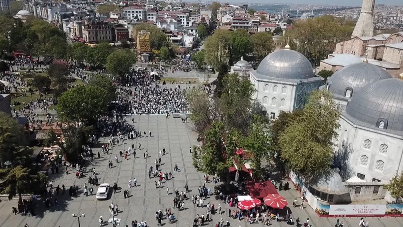 Ayasofya ve Sultanahmet Camii'nde cuma namazı yoğunluğu - Resim: 9