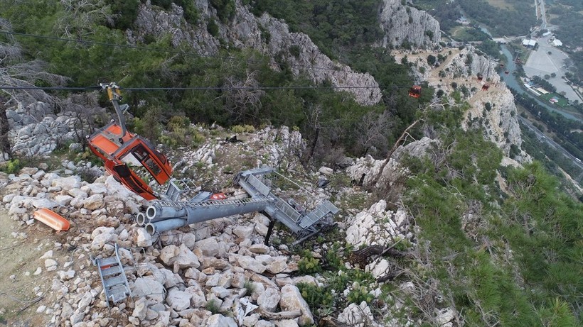 Antalya'da gerçekleşen teleferik kazasının ardından oluşan enkaz görüntülendi - Resim: 6