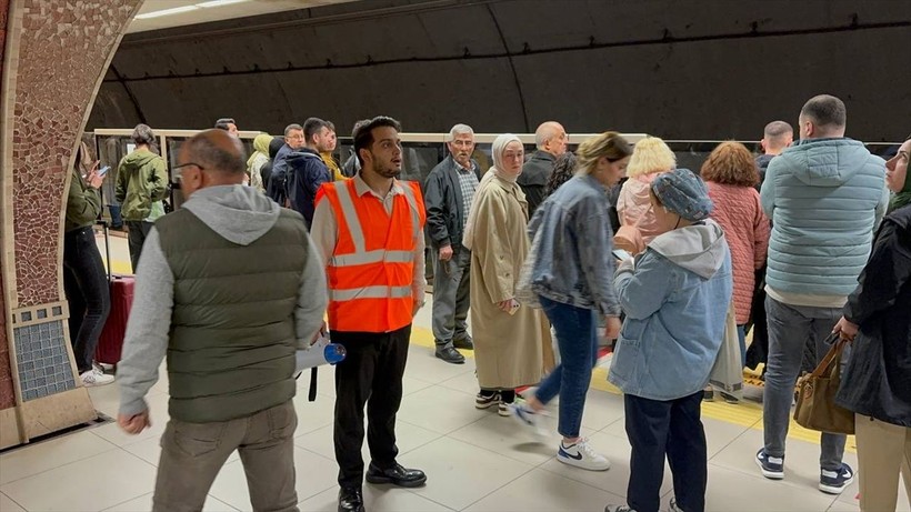 Üsküdar-Samamdıra Metrosu'ndaki kaza kaynaklı arıza 50 saattir giderilmedi - Resim: 6