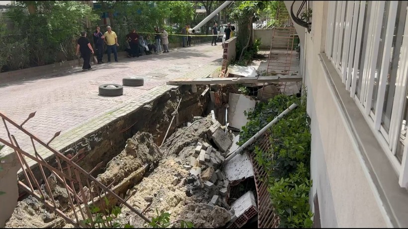 Avcılar'da önündeki kaldırım çöken binaya oturma izni - Resim: 5