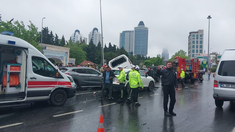 Beşiktaş'ta zincirleme kaza! 8 araç birbirine girdi: Çok sayıda yaralı var - Resim: 6