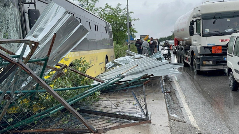 Ümraniye'de İETT otobüsü iş yerinin bahçesine daldı - Resim: 3