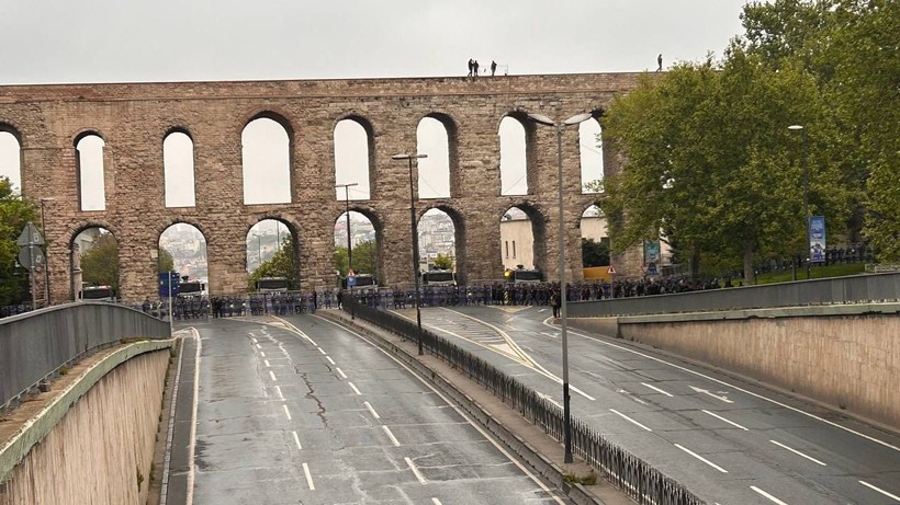 İstanbul'da 1 Mayıs | Polisler Bozdoğan Kemeri'nde etten duvar ördü - Resim: 16
