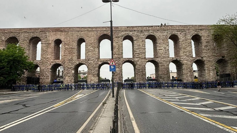 İstanbul'da 1 Mayıs | Polisler Bozdoğan Kemeri'nde etten duvar ördü - Resim: 13