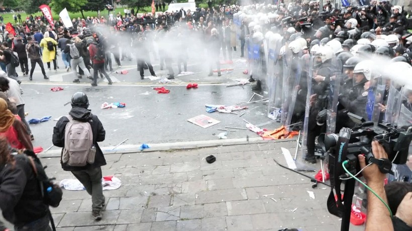 'Olaylı 1 Mayıs' gazete manşetlerinde | 2 Mayıs manşetler - Resim: 3