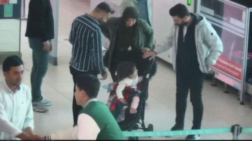 İstanbul Havalimanı'nda polis bebek pusetinde 73 kilo altın buldu - Resim: 7
