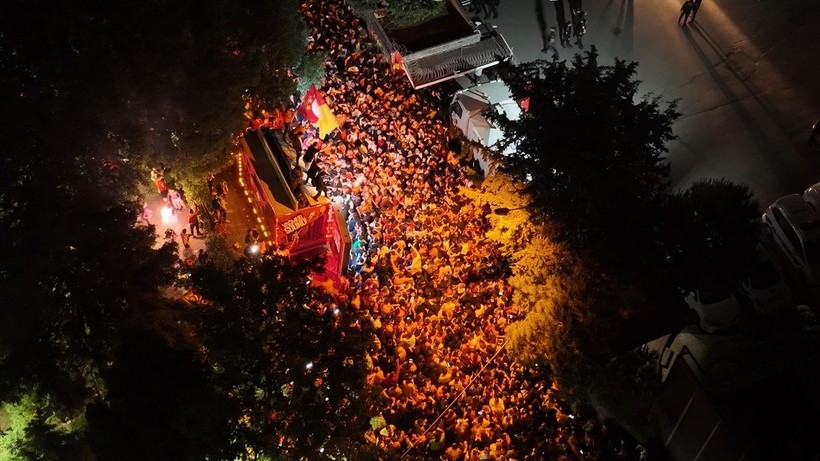 Türkiye'nin dört bir yanında yaşayan vatandaşlar, Galatasaray'ın şampiyonluğunu kutladı - Resim: 3