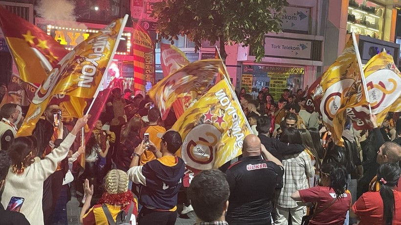 Türkiye'nin dört bir yanında yaşayan vatandaşlar, Galatasaray'ın şampiyonluğunu kutladı - Resim: 41