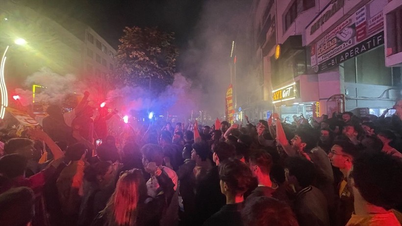 Türkiye'nin dört bir yanında yaşayan vatandaşlar, Galatasaray'ın şampiyonluğunu kutladı - Resim: 40