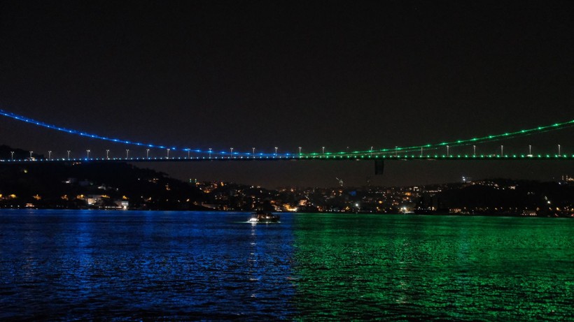 İstanbul'da köprüler Azerbaycan bayrağının renkleri ile ışıklandırıldı - Resim: 6
