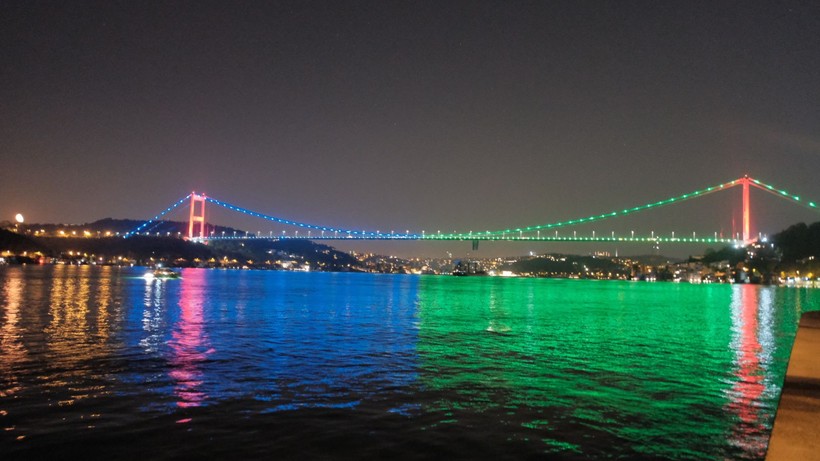 İstanbul'da köprüler Azerbaycan bayrağının renkleri ile ışıklandırıldı - Resim: 7