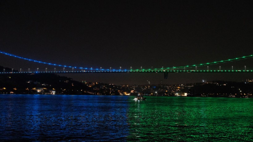 İstanbul'da köprüler Azerbaycan bayrağının renkleri ile ışıklandırıldı - Resim: 4