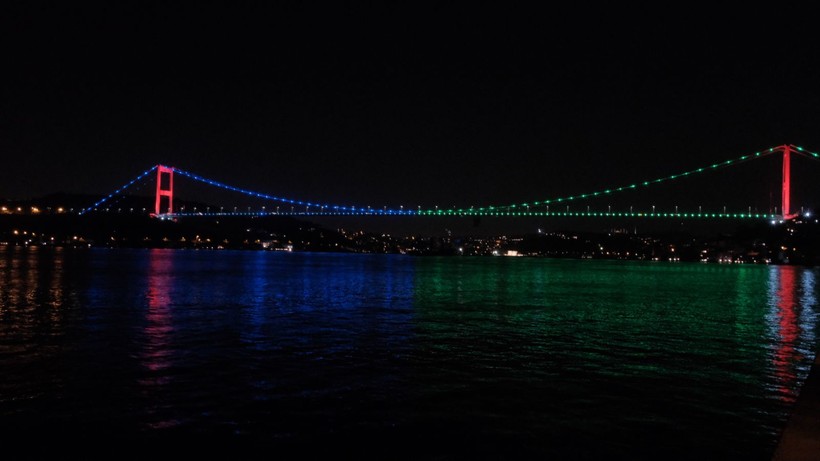 İstanbul'da köprüler Azerbaycan bayrağının renkleri ile ışıklandırıldı - Resim: 5