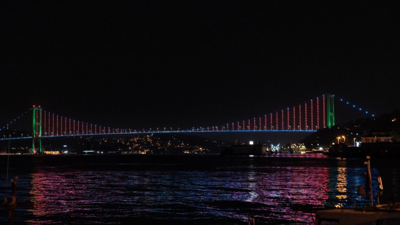 İstanbul'da köprüler Azerbaycan bayrağının renkleri ile ışıklandırıldı - Resim: 9