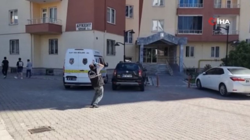 Kayseri'de anneannesiyle bayramlaşmaya giden 7 yaşındaki çocuk 9. kattan düştü - Resim: 1