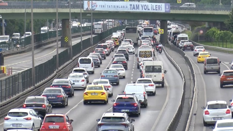 İstanbul'da bayram tatil sonrası ilk iş gününde trafik yoğunluğu - Resim: 4