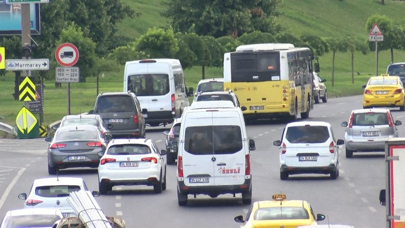 İstanbul'da bayram tatil sonrası ilk iş gününde trafik yoğunluğu - Resim: 1