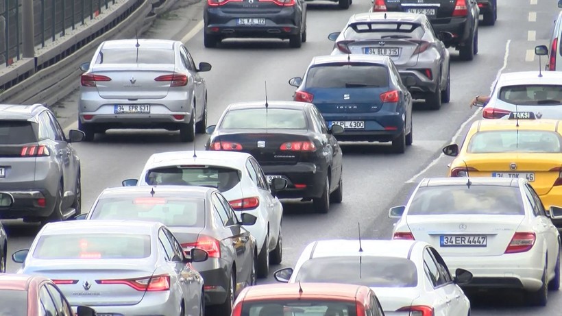 İstanbul'da bayram tatil sonrası ilk iş gününde trafik yoğunluğu - Resim: 2