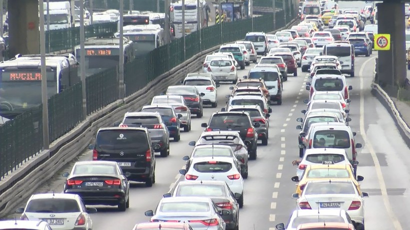 İstanbul'da bayram tatil sonrası ilk iş gününde trafik yoğunluğu - Resim: 3