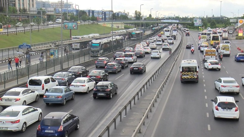 İstanbul'da bayram tatil sonrası ilk iş gününde trafik yoğunluğu - Resim: 5