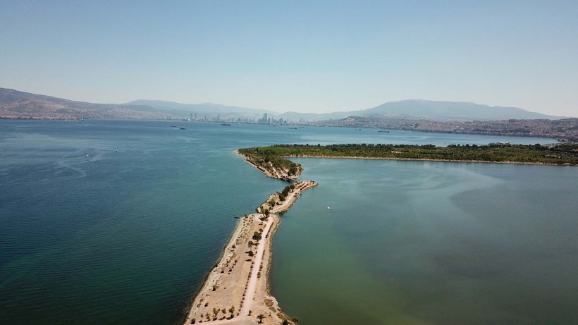 İzmir'de tehlike çanları çalıyor! Zemin çöküyor, önlem alınmazsa sular altında kalacak - Resim: 6