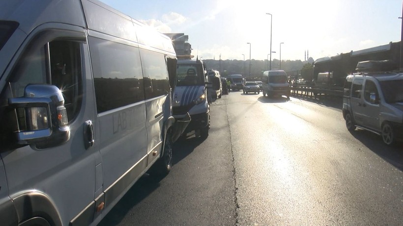 Küçükçekmece'de yol tartışması zincirleme kazayı getirdi: 13 yaralı - Resim: 9