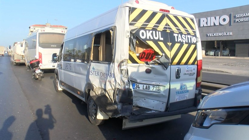 Küçükçekmece'de yol tartışması zincirleme kazayı getirdi: 13 yaralı - Resim: 7