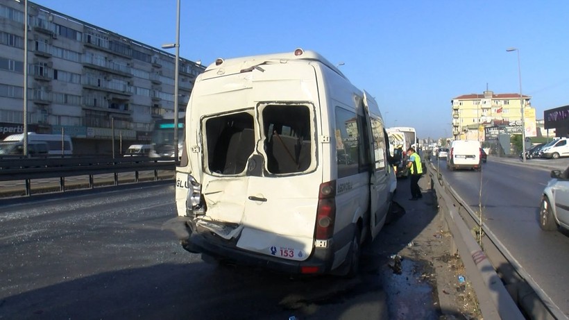 Küçükçekmece'de yol tartışması zincirleme kazayı getirdi: 13 yaralı - Resim: 5