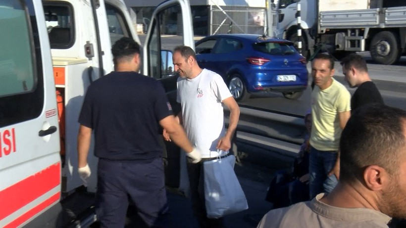 Küçükçekmece'de yol tartışması zincirleme kazayı getirdi: 13 yaralı - Resim: 3