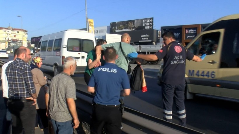Küçükçekmece'de yol tartışması zincirleme kazayı getirdi: 13 yaralı - Resim: 2