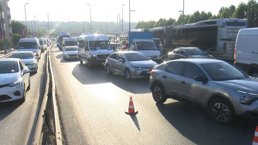 Küçükçekmece'de yol tartışması zincirleme kazayı getirdi: 13 yaralı - Resim: 10