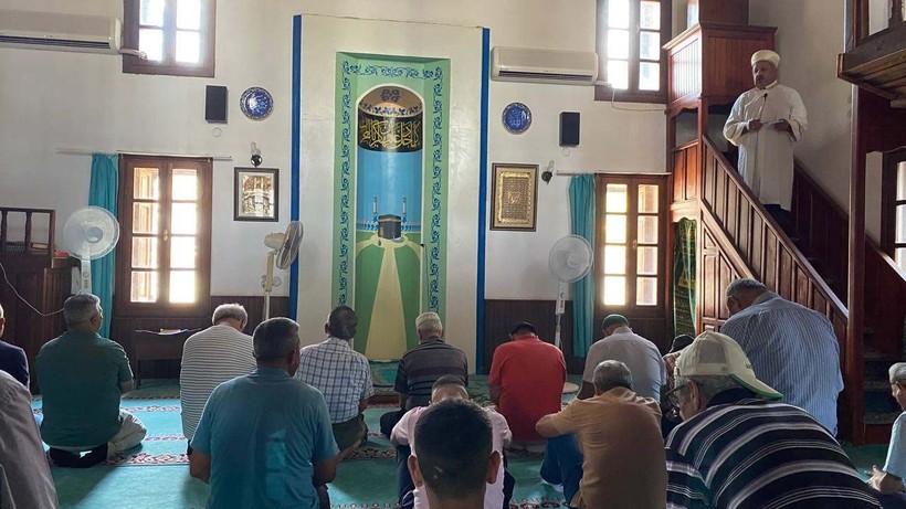 Cami imamından cemaati çeken tabela: Namazın kılınmadan namazını kıl - Resim: 2