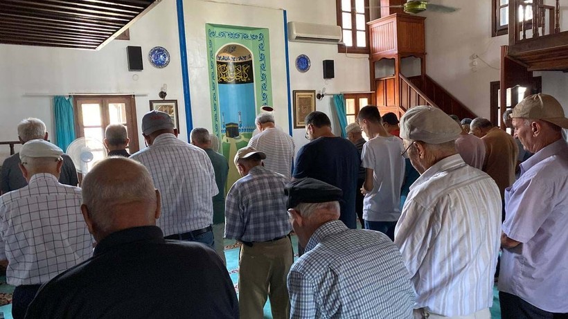 Cami imamından cemaati çeken tabela: Namazın kılınmadan namazını kıl - Resim: 3