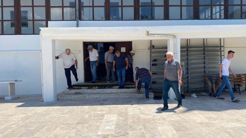 Cami imamından cemaati çeken tabela: Namazın kılınmadan namazını kıl - Resim: 1
